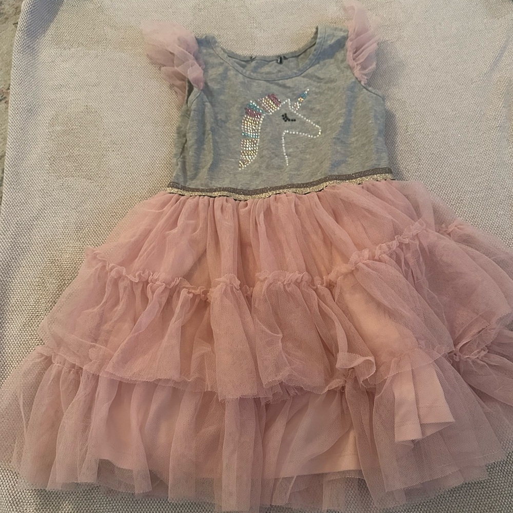 Little girl unicorn tutu dress size 4T, small hole on tag